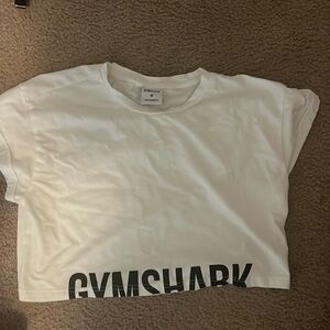 White gymshark cropped shirt